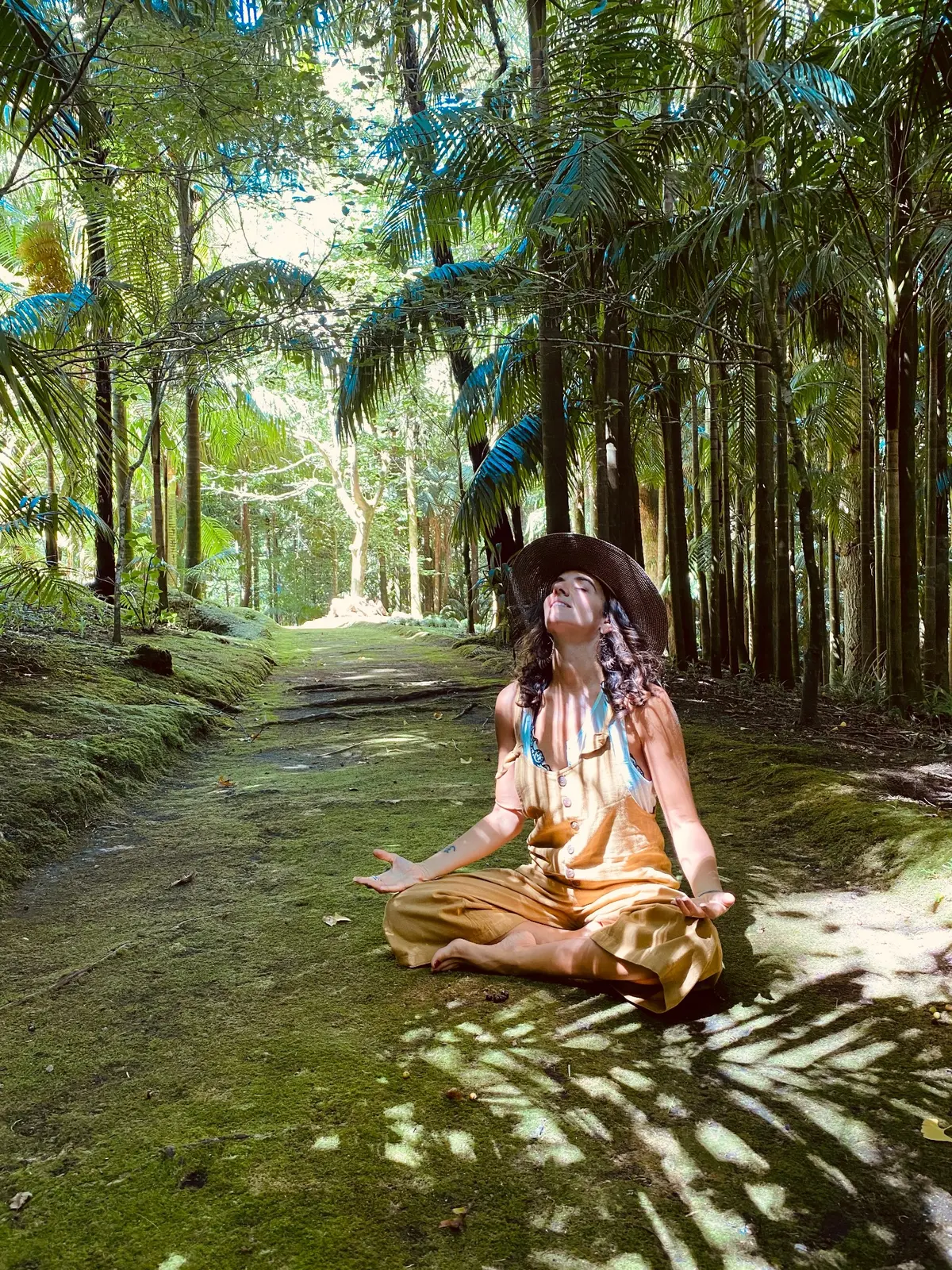 Rute Caldeira a meditar na natureza